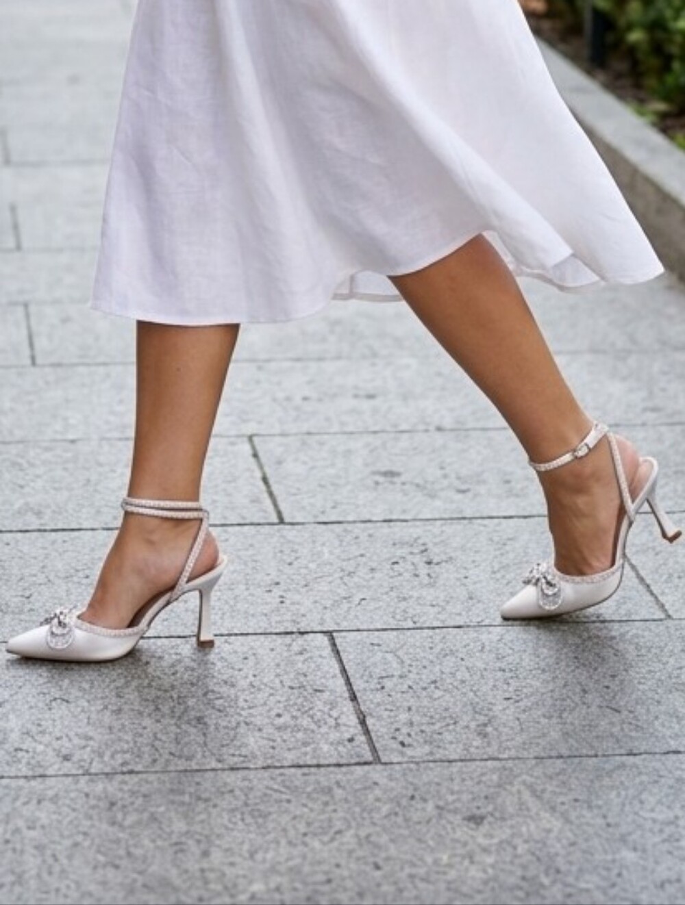 Dream Pairs White Satin Rhinestone Bow Pointed Toe Pumps Heels Size 5